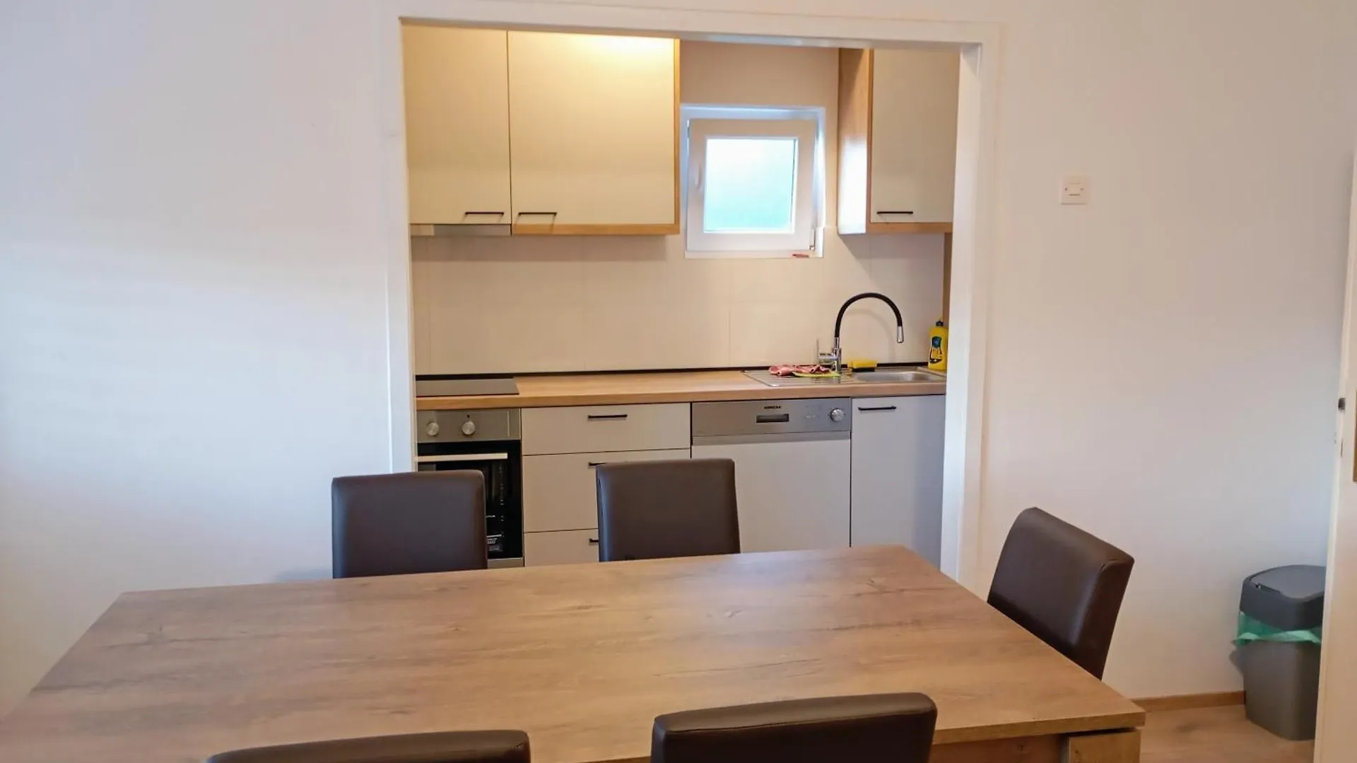 Appartamento Sunny Coastal Retreat In Traù 0*,